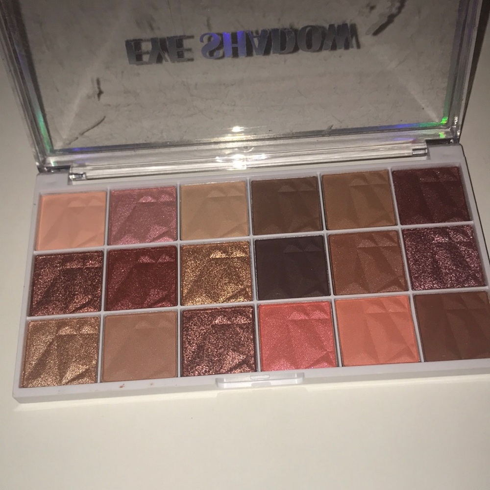Neutral & Warm Eyeshadow Palette - 18 Shades (Peach, Brown, Rose)